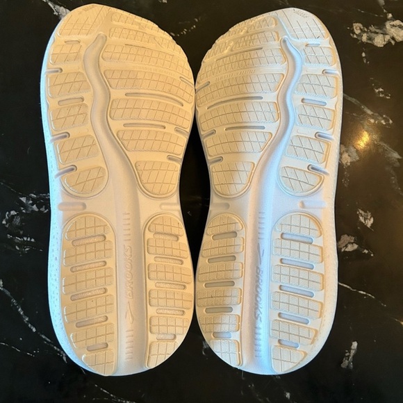 Brooks Ghost Max 2 Mens. Size 10.5 2E - Picture 3 of 5